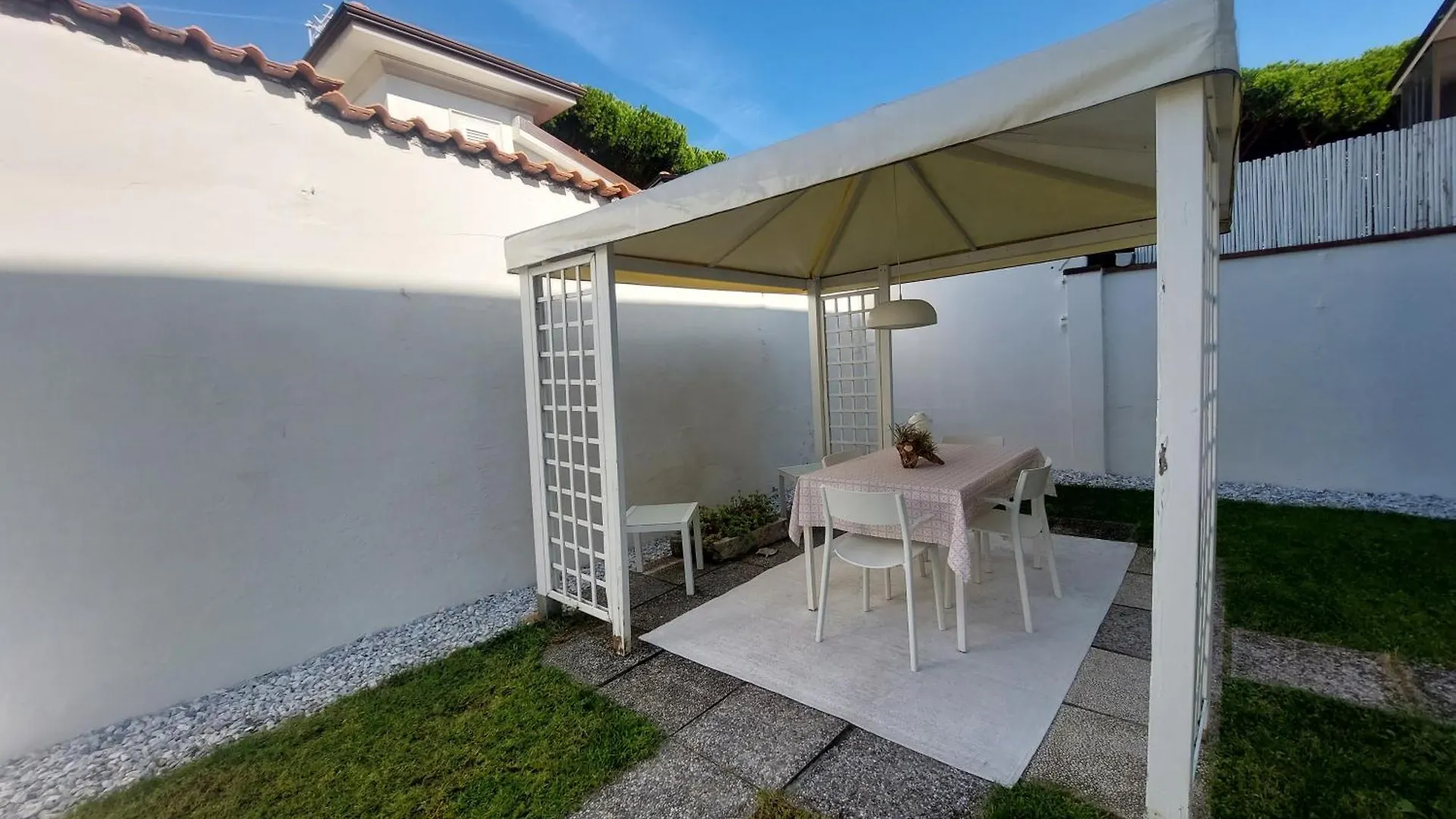 Apartment Minzoni94 - Twobedroom+Garden Lido di Camaiore Italy